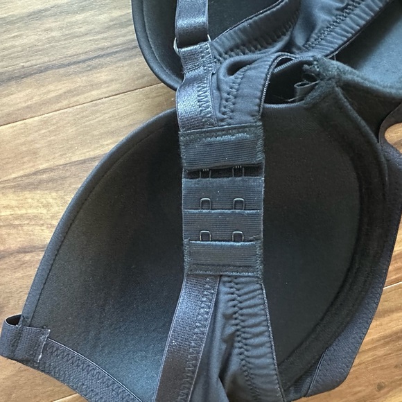 34DD black bra - Picture 2 of 6